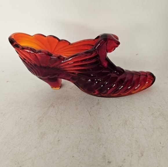 Vintage ruby red Fenton ribbed glass slipper with cat - Picture 5 of 6